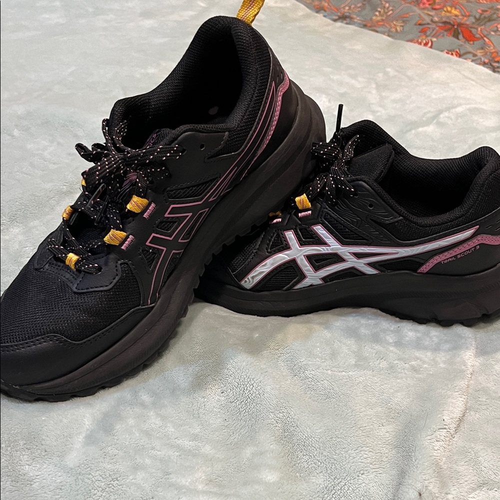 Women’s running shoe. ASICS Trail Scout 3. Size 81/2. Tried on, but never worn.